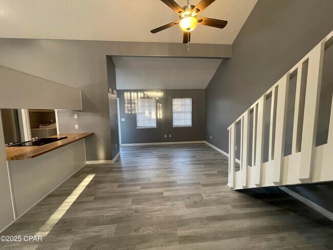 Building Photo - 132 Parker Village Cir