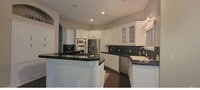Building Photo - 877 Hazeltine Ave SE