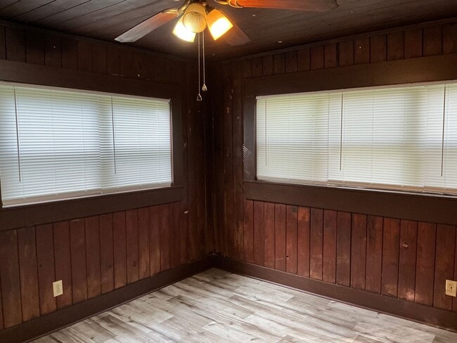 Building Photo - 821 Pearlie Bowden Dr