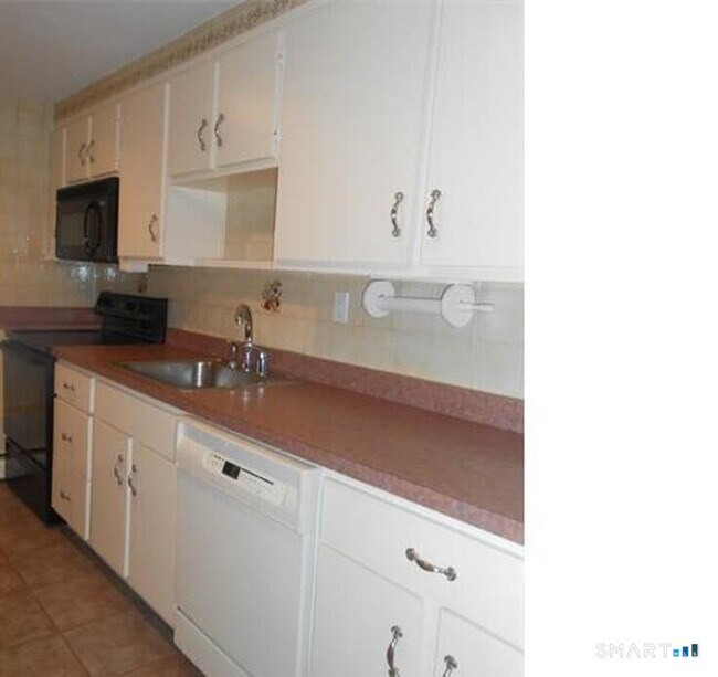 Building Photo - 131 Old Elm Rd