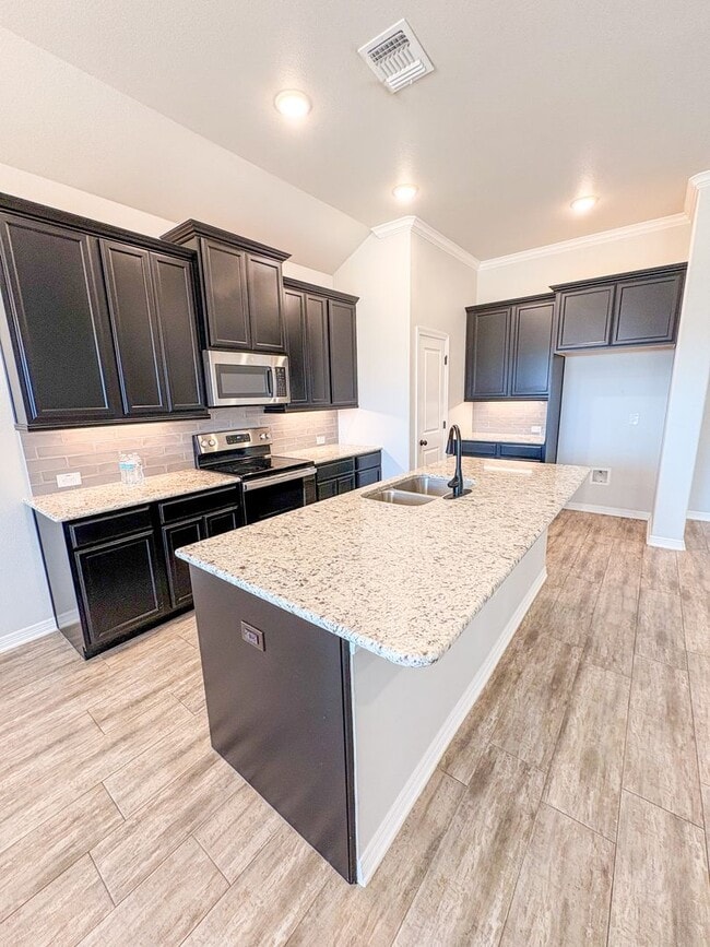 Building Photo - 701 Juniper Dr