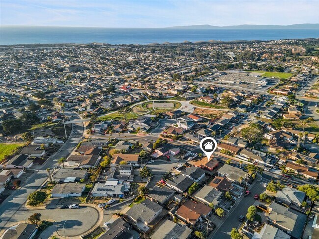 Building Photo - Upper Seaside 3 Bedroom / 1.5 Bath with Ocean Views