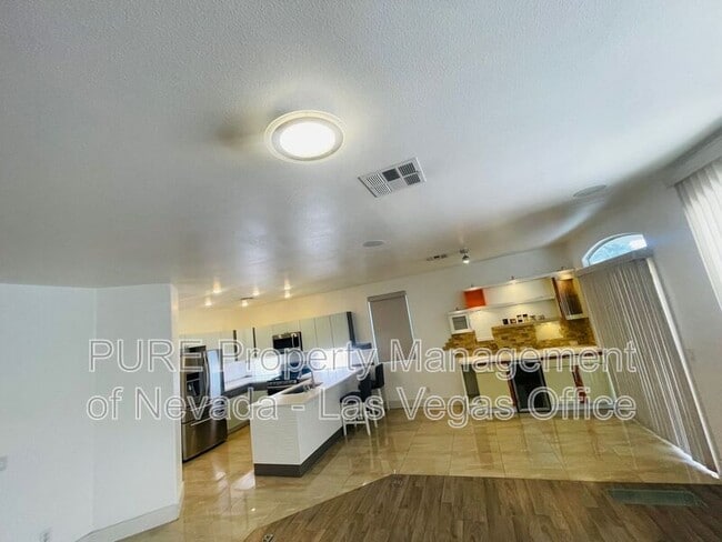 Building Photo - 9341 Lugo St