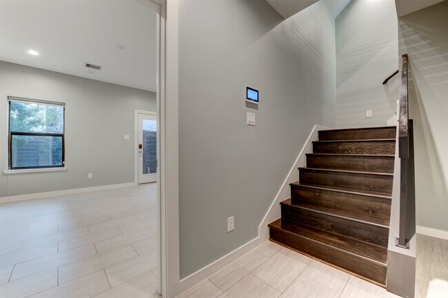 Building Photo - 1211 Thompson St