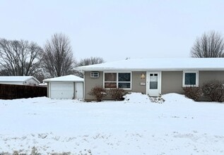 Building Photo - Reilly duplex