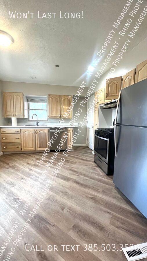 Building Photo - 3 Bedroom/ 2 Bathroom Duplex in Spanish Fork