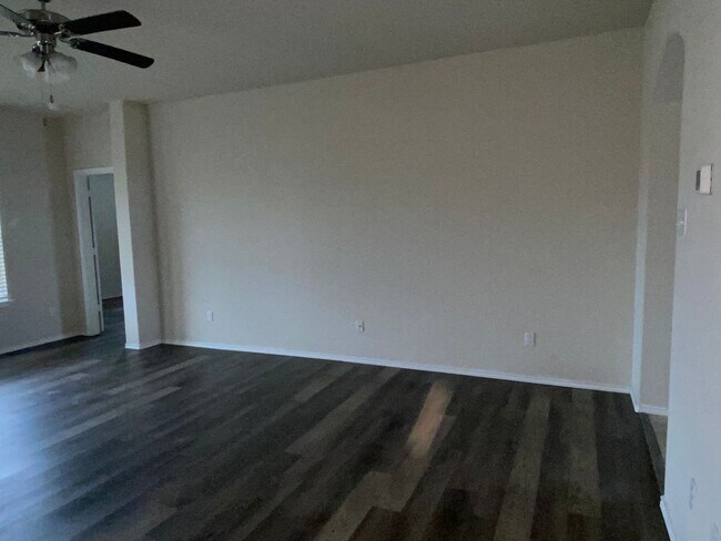 Building Photo - 3 BEDROOM WITH COMMUNITY POOL, BELTON ISD