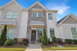 Building Photo - Eagle Ridge Townhome - Furnished Unit - Op...