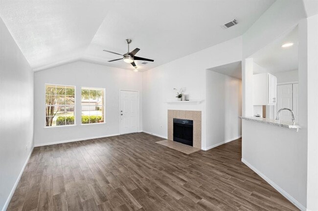 Building Photo - 25118 Clover Ranch Dr