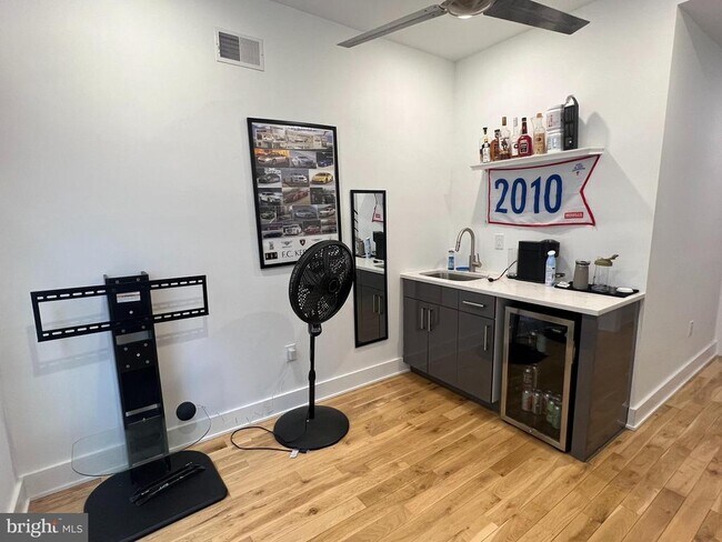 Building Photo - 1431 N 28th St