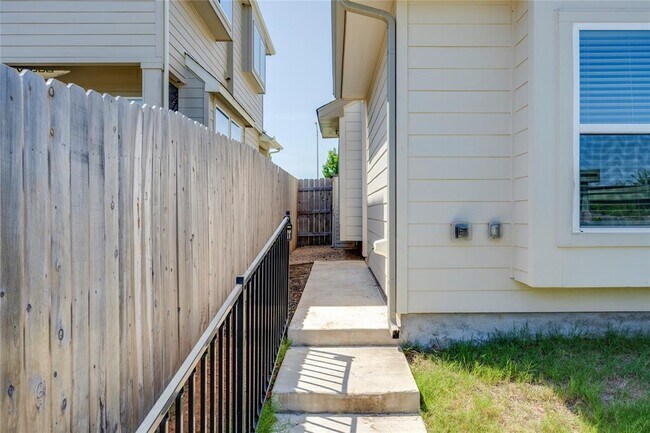 Building Photo - 9706 Whisper Willow Blvd