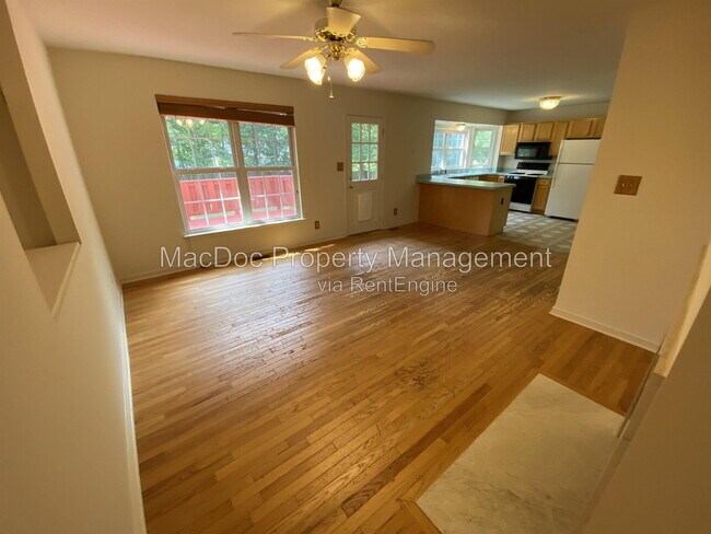 Building Photo - 9 Brown Cir