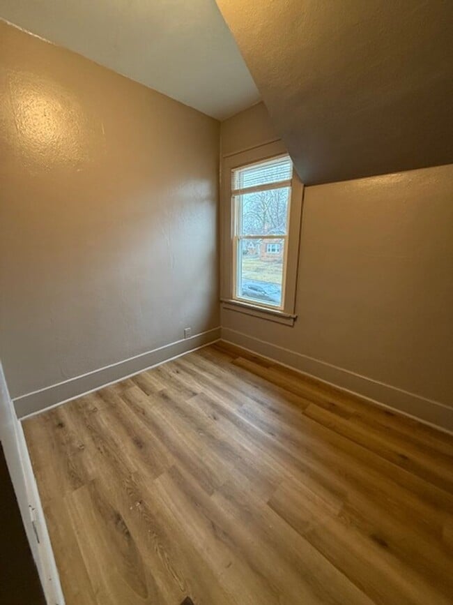 Building Photo - 3 Bedroom / 1 Bath house with Garage in Peoria