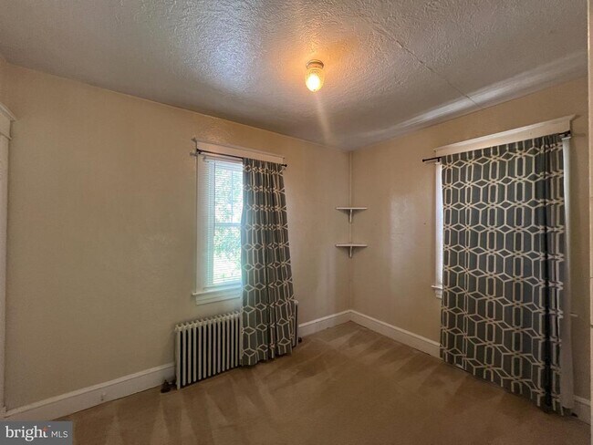 Building Photo - 813 Marye St