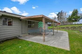 Building Photo - Charming Single-Story Retreat in a Quiet Kent Neighborhood!