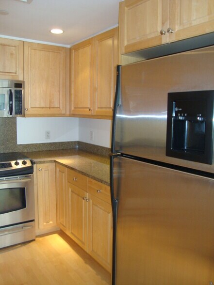 Building Photo - 10 Bowdoin St