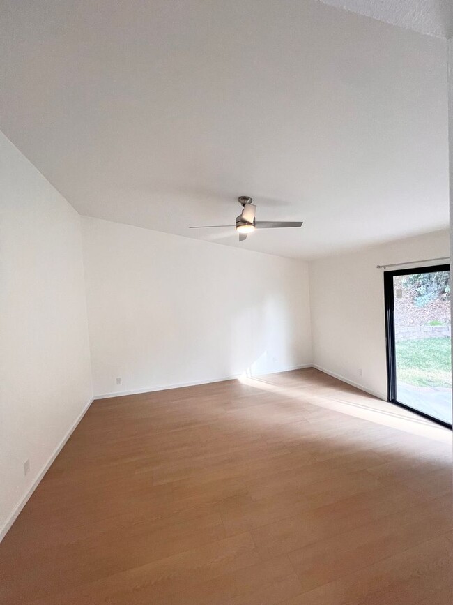 Building Photo - Freshly remodeled 3br/2ba single story hom...