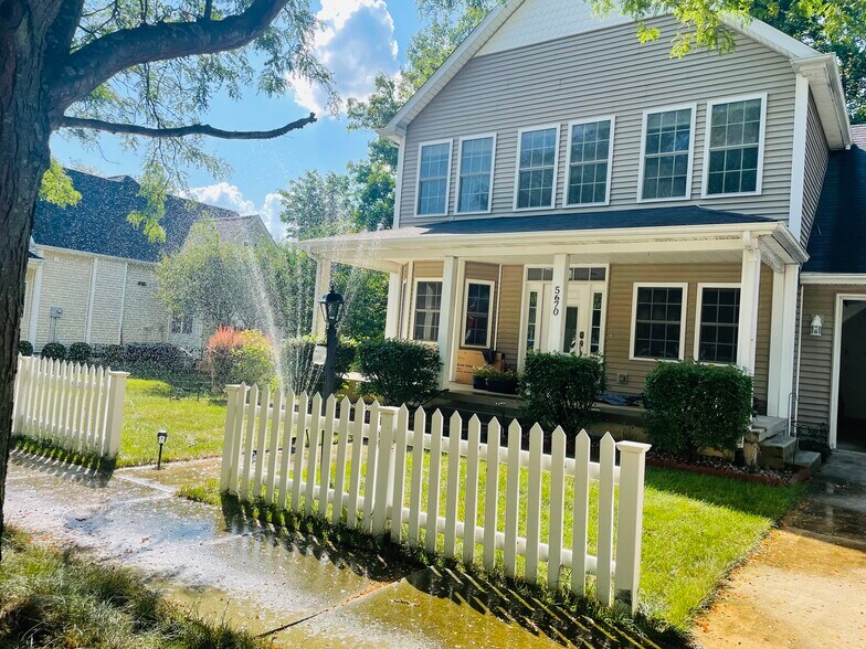 Building Photo - 5670 Honey Locust Dr