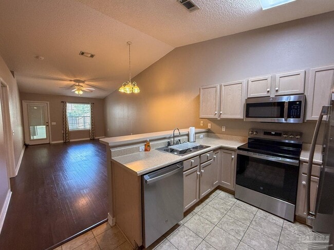 Building Photo - 2511 Trailwood Dr