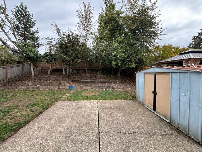 Building Photo - 7050 SW 174th Ave