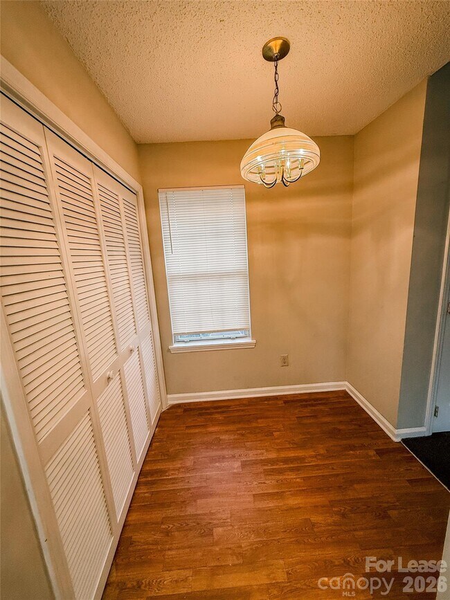 Building Photo - 2802 Iron Gate Ln