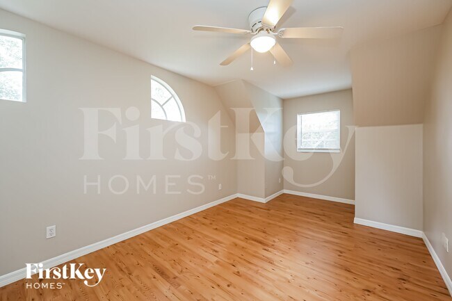 Building Photo - 9264 Cypress Dr N