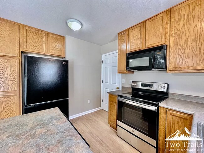 Building Photo - 3 BED/2.5 BATH TOWNHOME IN ARDEN