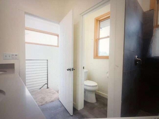 Building Photo - 540 S Cloverdale Blvd