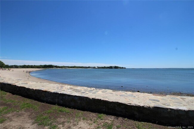 Building Photo - 637 Cove Rd