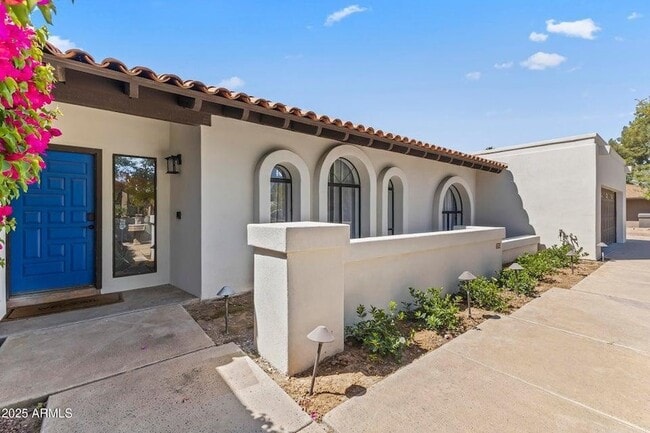 Building Photo - 7363 E Paradise Dr