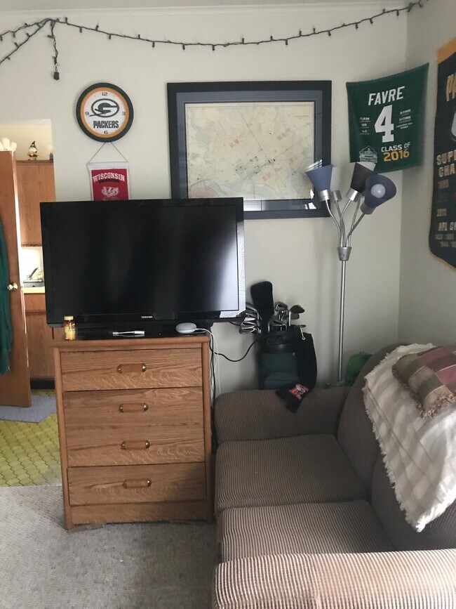 Building Photo - 523 N Main St