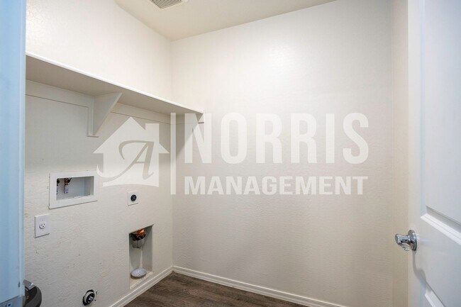 Building Photo - Very Nice Home in a Great Location