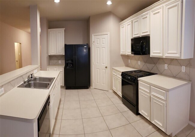 Building Photo - 11906 White Water Bay Dr