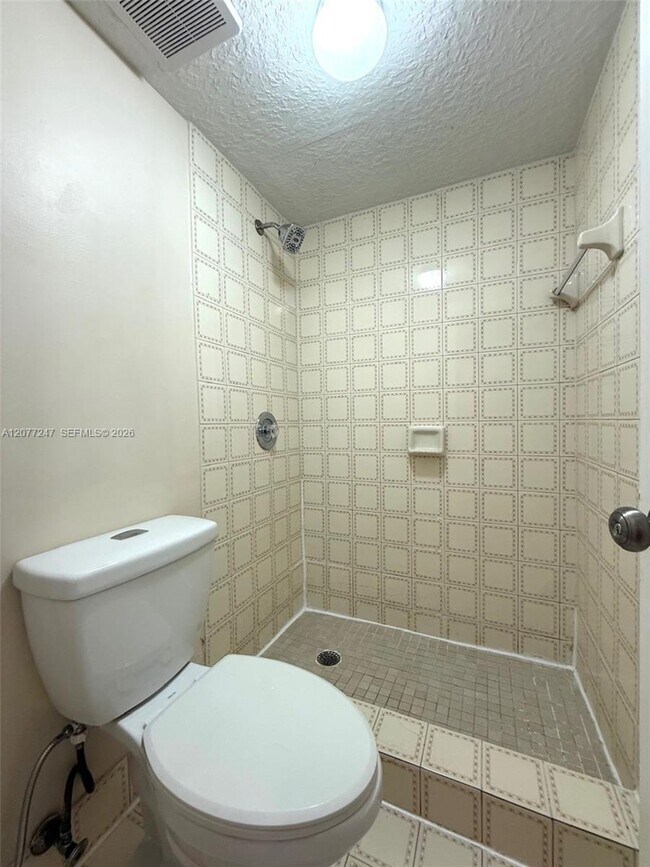 Building Photo - 1121 SW 122nd Ave