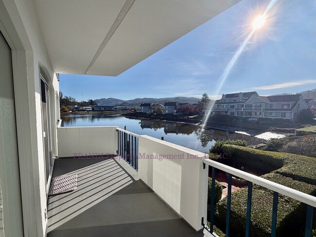 Building Photo - Bright Shelter Bay Condo with Water Views!