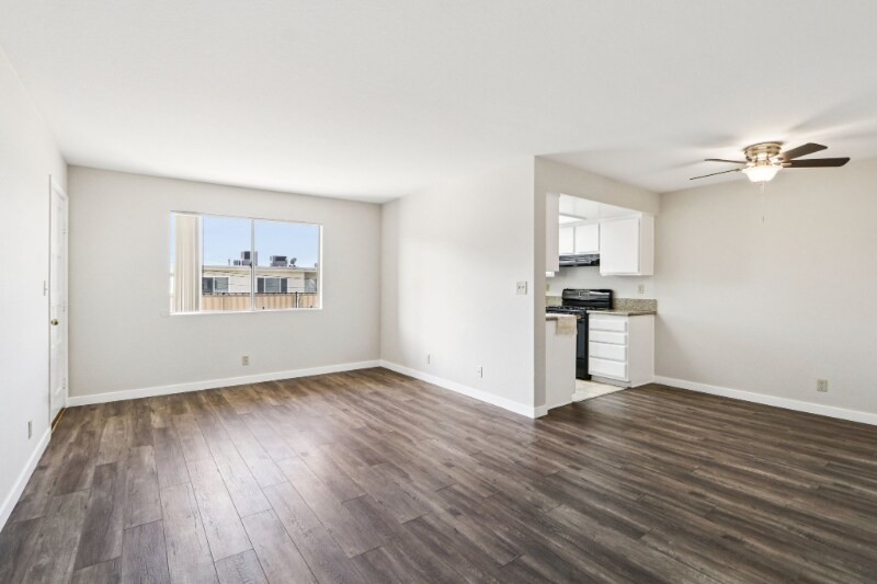 Building Photo - 700 E Cedar Ave