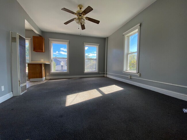 Primary Photo - 1502-1506 S Burdick