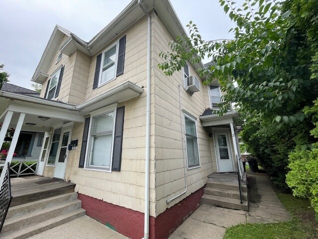 Building Photo - 305 W Navarre St