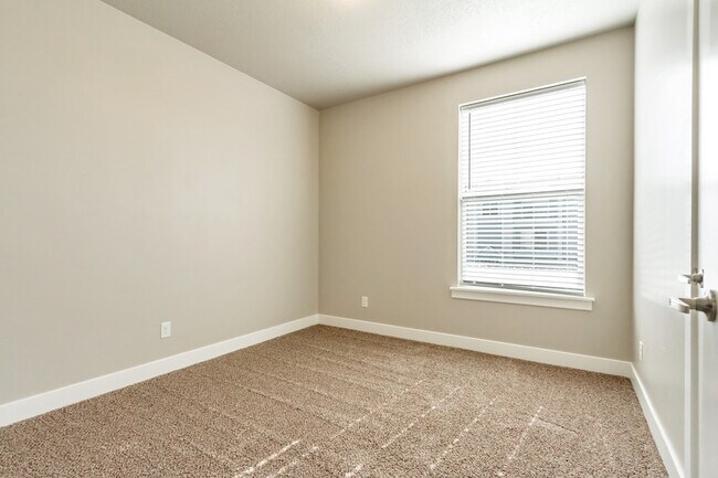 Building Photo - 1128 S 820 E