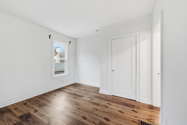 Building Photo - 557 E Weisheimer Rd