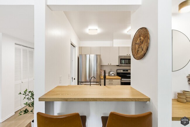 Building Photo - 5625 Green Valley Cir