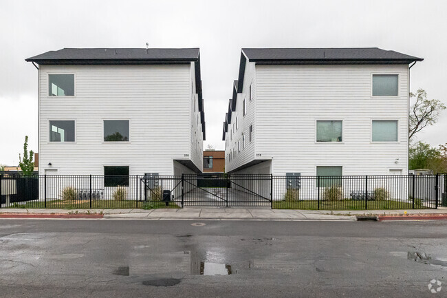 Building - Paramount Townhomes