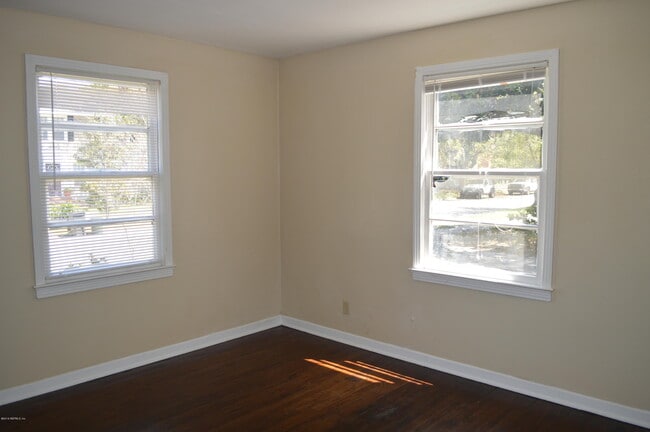 Building Photo - 803 Acosta St