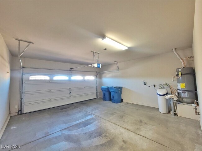 Building Photo - 5652 Redwood St