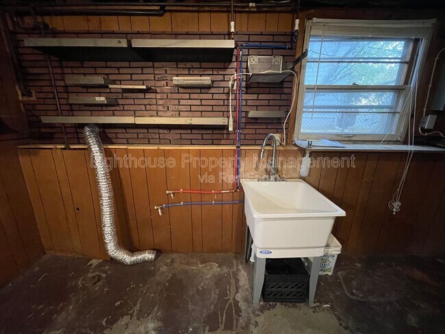 Building Photo - 4211 Beechmount Ave