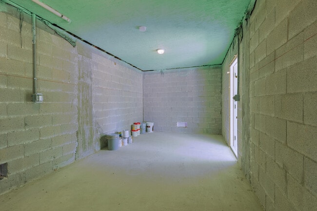 Building Photo - 224 W Seaview Dr