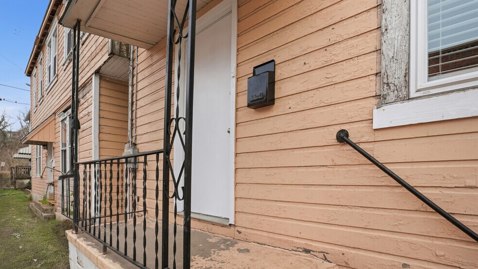 Building Photo - 437 5th St