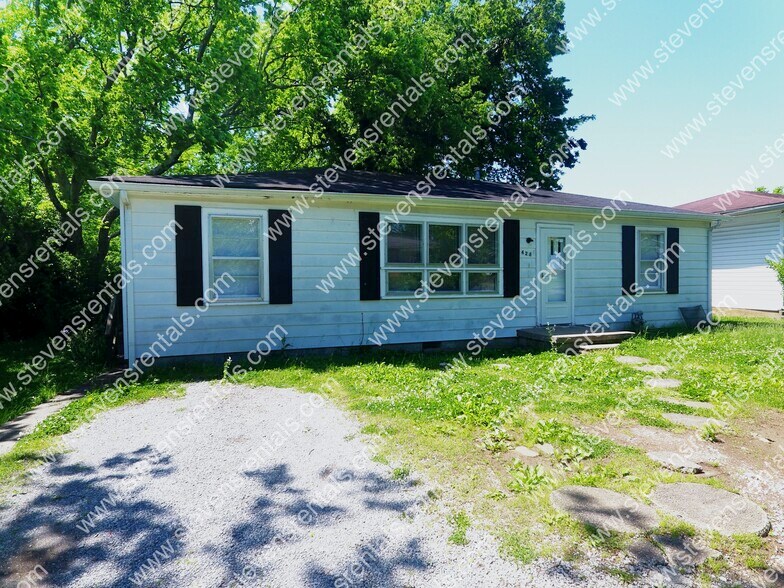Primary Photo - 425 Hall St