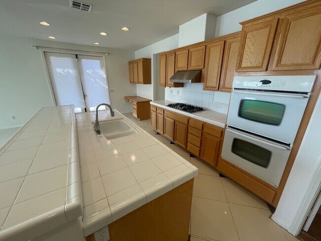 Building Photo - Spacious 4-Bedroom Home in Desirable Woodcrest, Riverside!