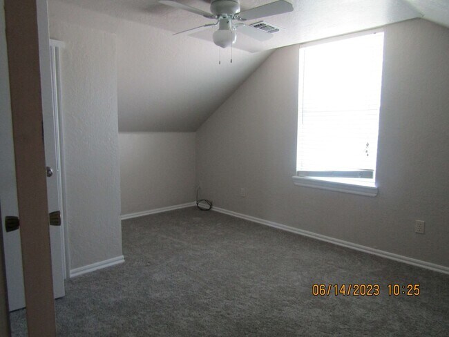 Building Photo - ALL ELECTRIC HOME!! PETS NEGOTIABLE WITH OWNER APPROVAL!!